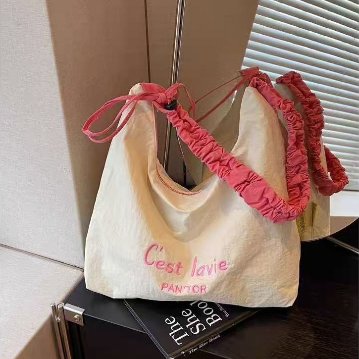 大容量多巴胺托特包购物袋女旅行休闲通勤单肩包学生上课斜挎包潮