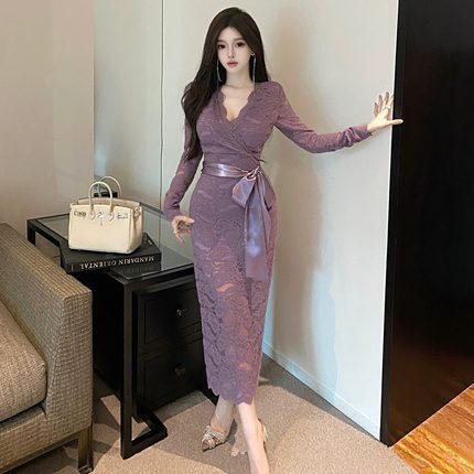 大码气质纯欲V领系带长袖蕾丝连衣裙女秋冬新款修身显瘦包臀裙子