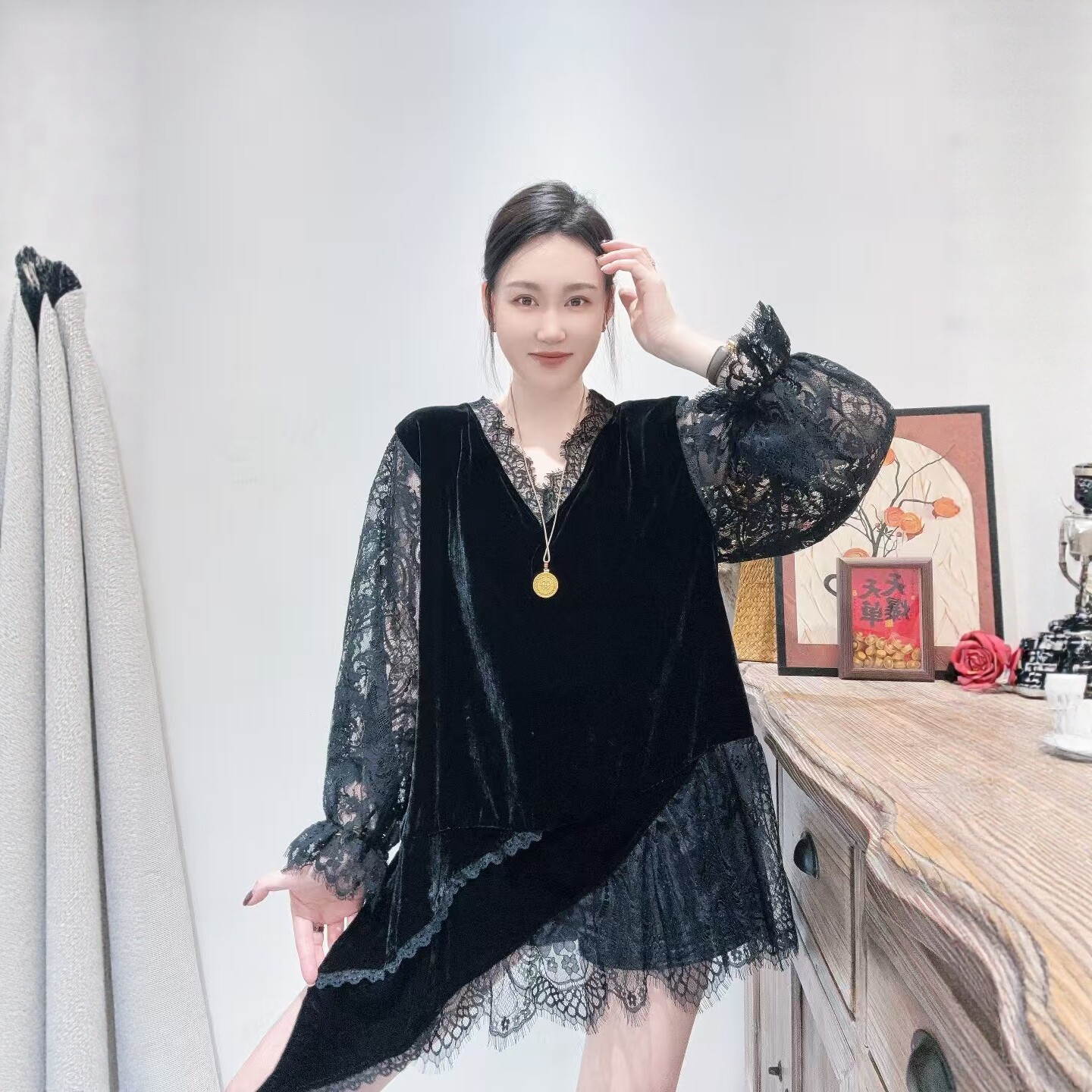 蕾丝拼接假两件丝绒衬衫洋气上衣