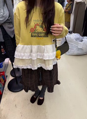 下摆蕾丝娃娃款圆领长袖卫衣女潮