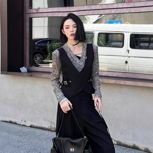 欧洲站小众打底衫 秋季 假两件t恤女2025新款 拼接PU皮不对称v领长袖