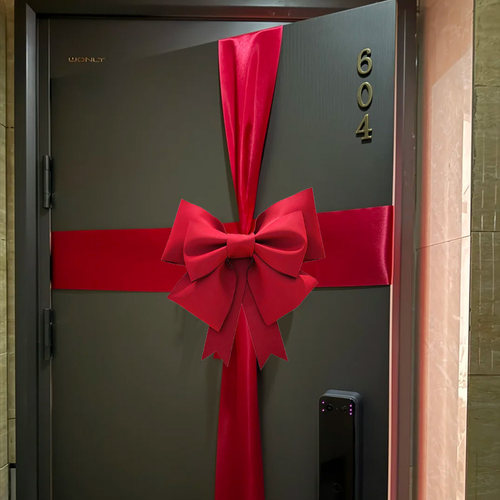 圣诞节门上大蝴蝶结挂件场景装饰