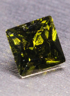 橄榄绿锆石裸石公主方正方形深暗绿色瑞士钻裸钻异形钻石个性复古