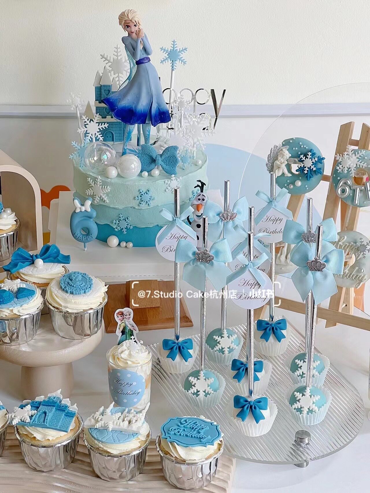 冰雪可爱城堡爱莎q版蛋糕装饰摆件女孩公主手办烘焙装饰插旗摆件