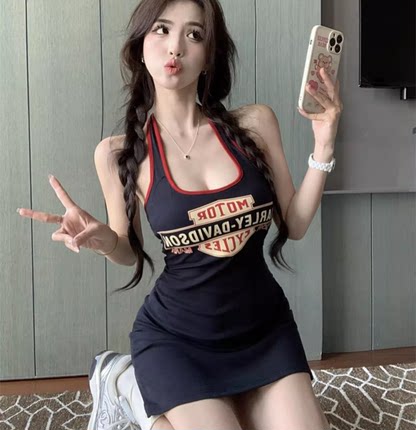 运动美式吊带连衣裙女夏季纯欲辣妹性感紧身包臀短裙挂脖抹胸裙子