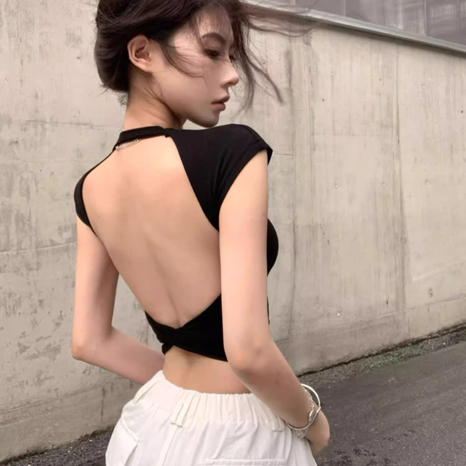 交叉镂空后背短袖t恤女夏季纯欲辣妹性感露背短款独特紧身小上衣