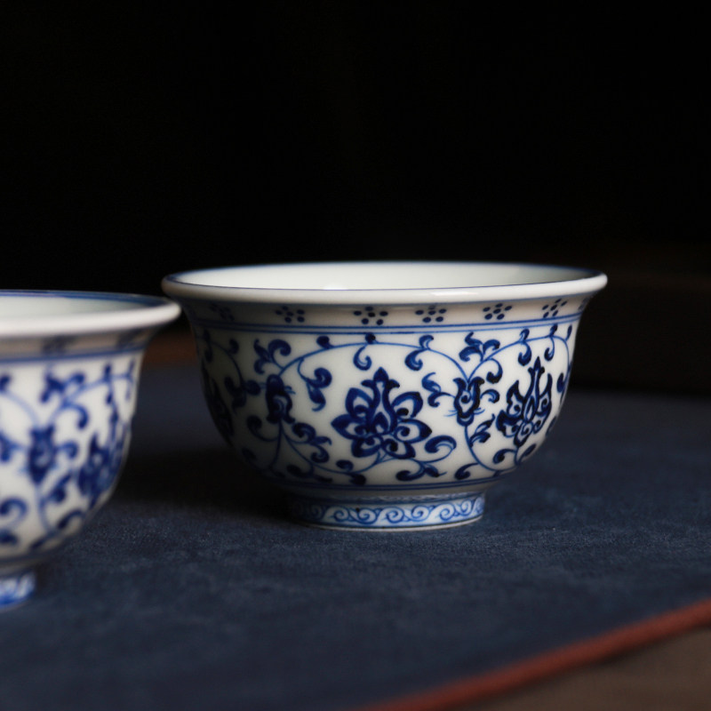 手绘【狮球心】仿明青花缠枝莲压手杯全手工品茗杯景德镇窑口直营|msdalam kategori pinggan mangkuk, set teh, Cup - dari Buy2taobao.com untuk memberikan perkhidmatan ejen Taobao profesional membeli