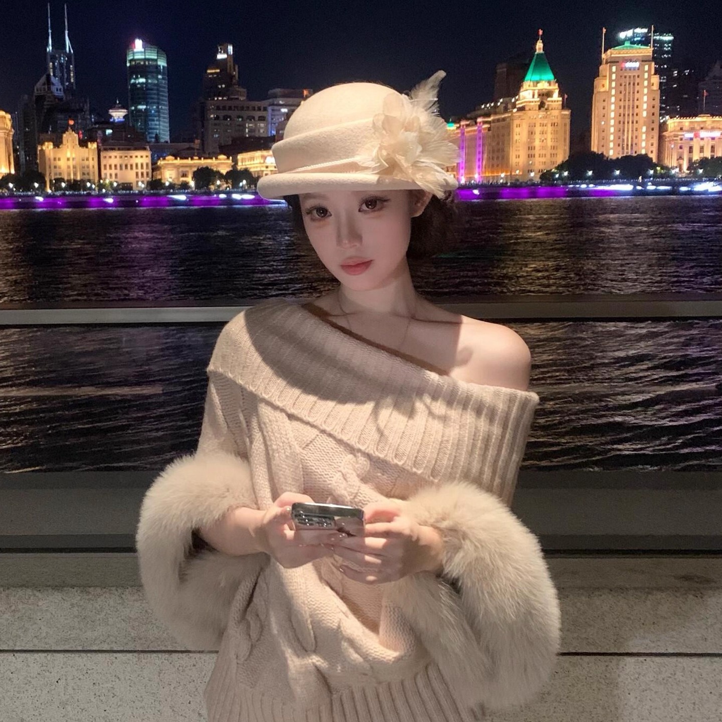 法式轻奢羽毛花朵卷边羊毛礼帽秋冬女士赫本风贝雷帽优雅气质盆帽