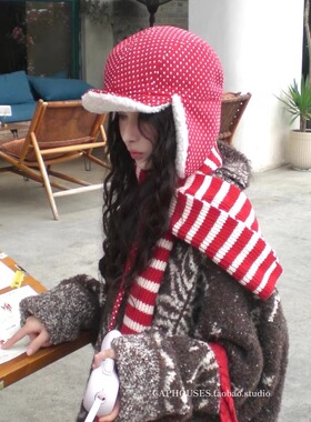 韩系红色波点毛绒雷锋帽女士冬季保暖护耳包头帽双面带羊羔绒帽子