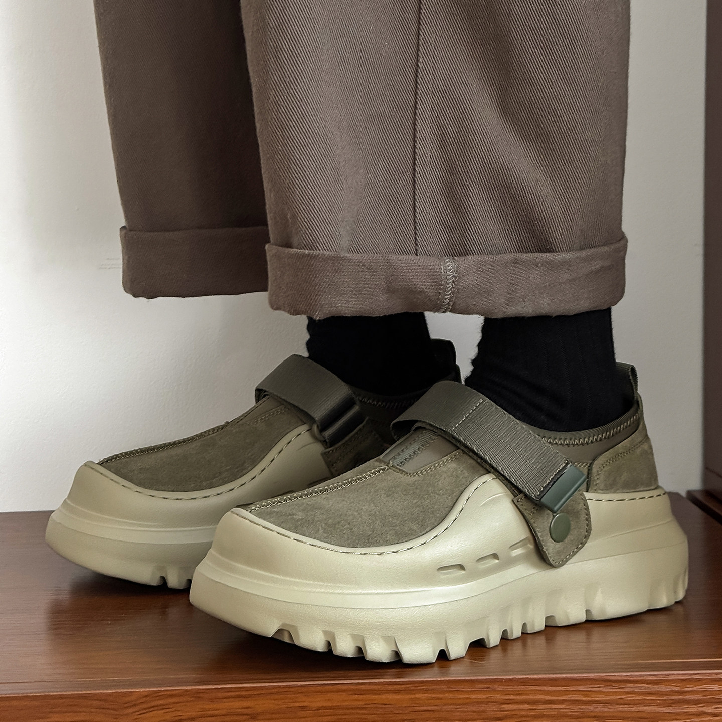 两点浪漫2025秋季新款男女时尚舒适低帮厚底魔术贴束带时尚休闲鞋,流行男鞋,时尚休闲鞋,淘宝优惠券,粉丝福利购,淘宝优惠卷