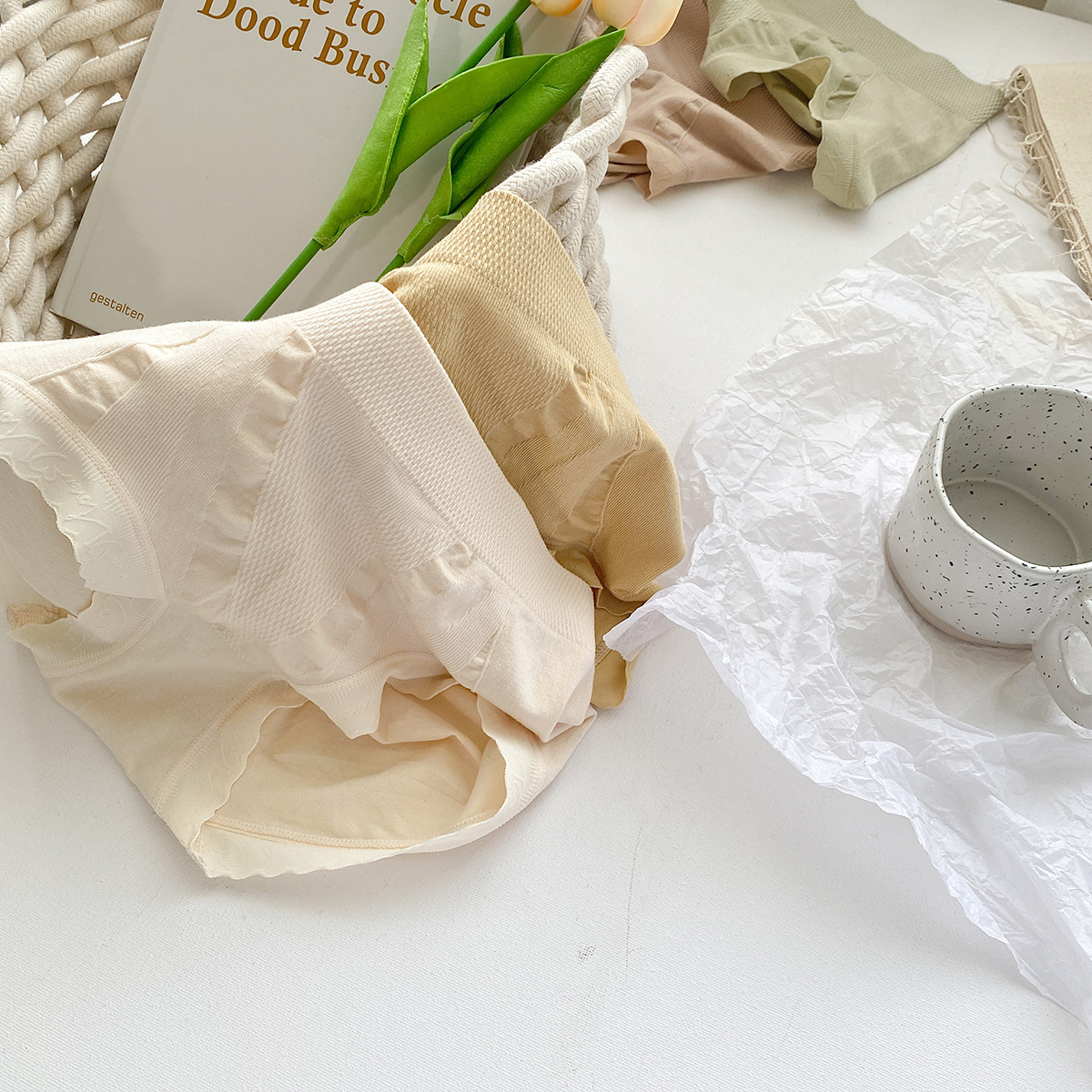 N8047 收腹提臀3D蜜桃臀无缝女士中腰内裤简约三角裤2021秋冬新款