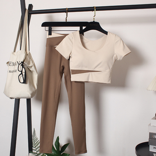 含胸垫短袖套装女四季弹力速干健身房运动跑步训练紧身裸感瑜伽服