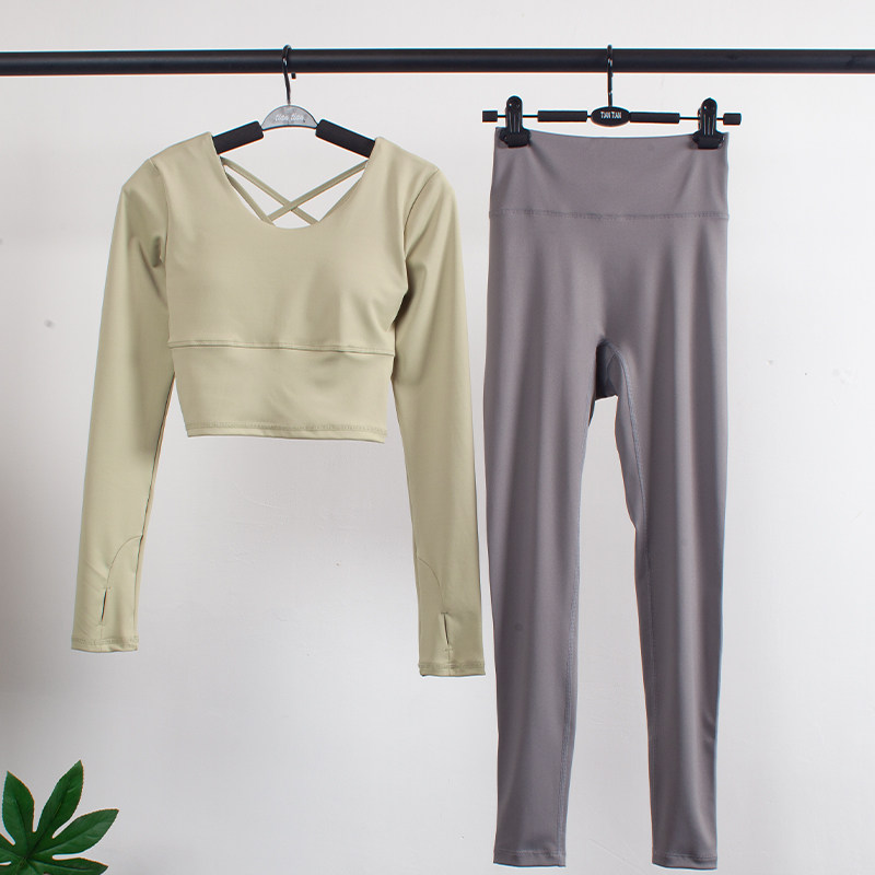 带胸垫瑜伽服女2023秋季新款跑步速干长袖健身服美背上衣运动套装