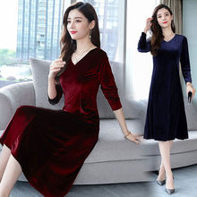 2019新款女装春季金丝绒中长款宽松遮肚大码中老年连衣裙妈妈装秋