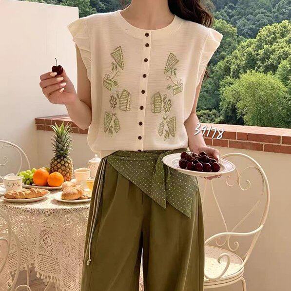 韩系温柔减龄小飞袖刺绣针织开衫女夏季新款圆领薄款无袖马甲上衣