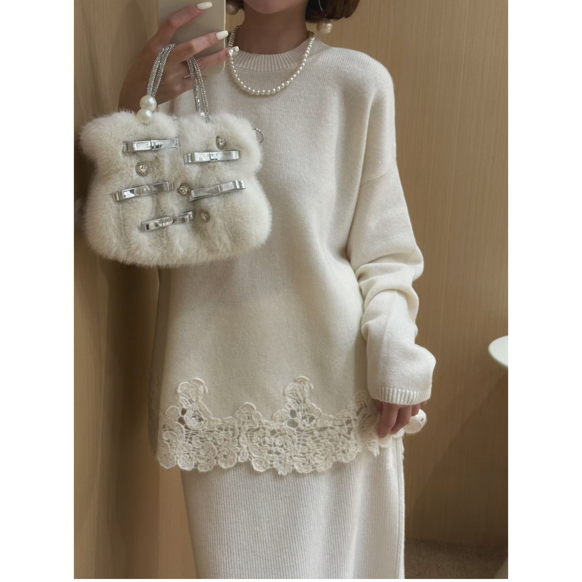 100%山羊绒毛衣女欧洲站2025秋季新款蕾丝勾花镂空拼接圆领针织衫,女装/女士精品,羊绒衫,淘宝优惠券,粉丝福利购,淘宝优惠卷