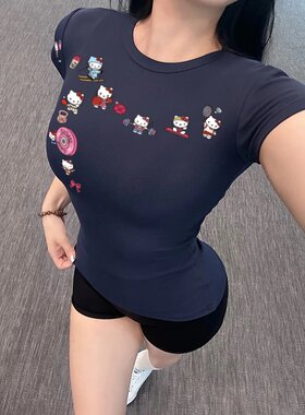 哈喽KT圆领运动休闲上衣