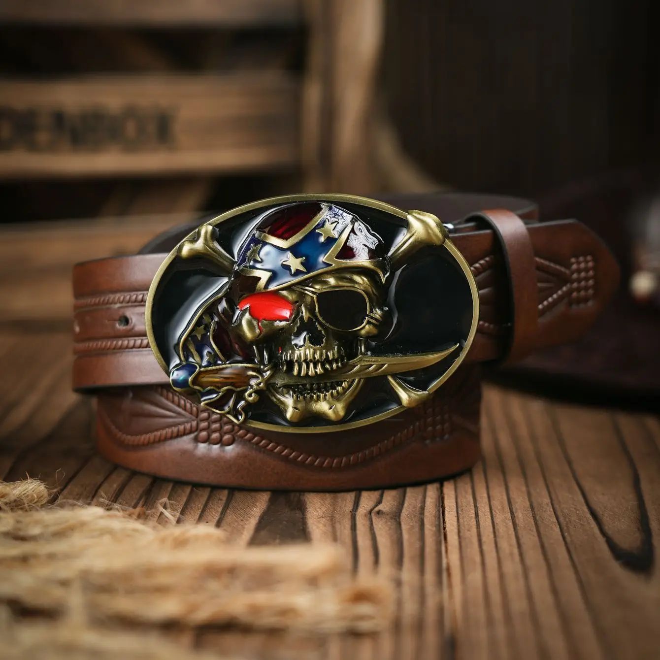A men's and women's casual retro belt Western style! PU leat