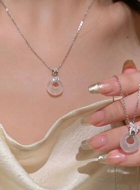 Resin Round Ring Butterfly Pendant Necklace For Women High-e