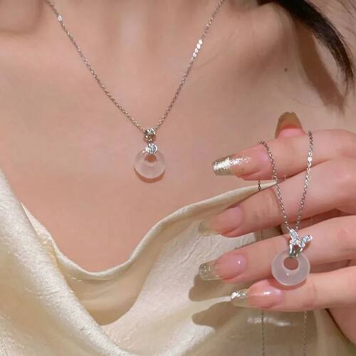 Resin Round Ring Butterfly Pendant Necklace For Women High-e