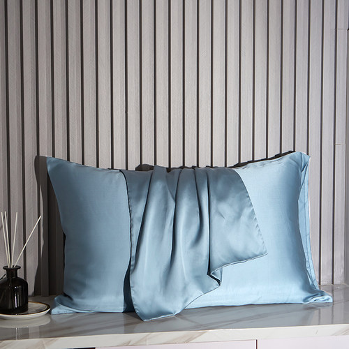 One pair of solid color imitation silk pillowcases - 封面
