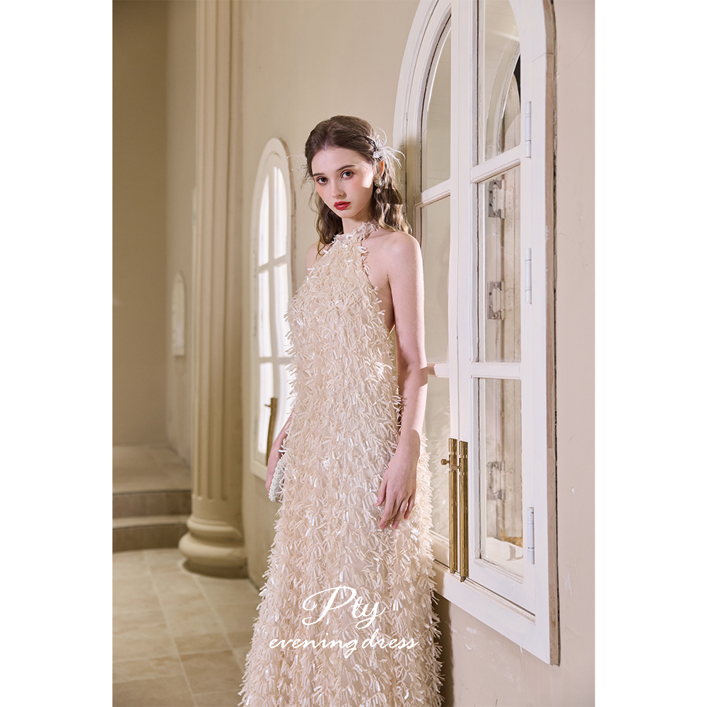 晨袍女新娘2025新款挂脖仙气高端轻奢小众绝美订婚礼服设计感显瘦