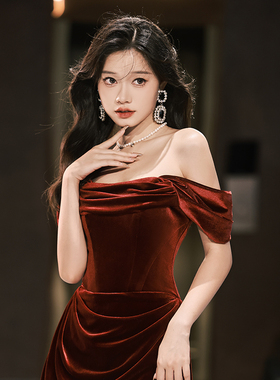 敬酒服2025新款新娘红色礼服高级感丝绒订婚连衣裙一字肩高端气质