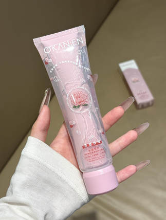 喜欢玫瑰花味道的直接冲 别逼我求你…设计师调香师都出来挨夸！