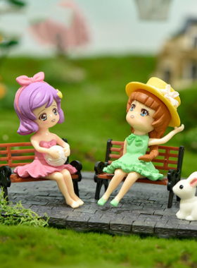 微景观现代塑料工艺品可爱卡通人物公仔时尚带帽抱球女孩饰品摆件