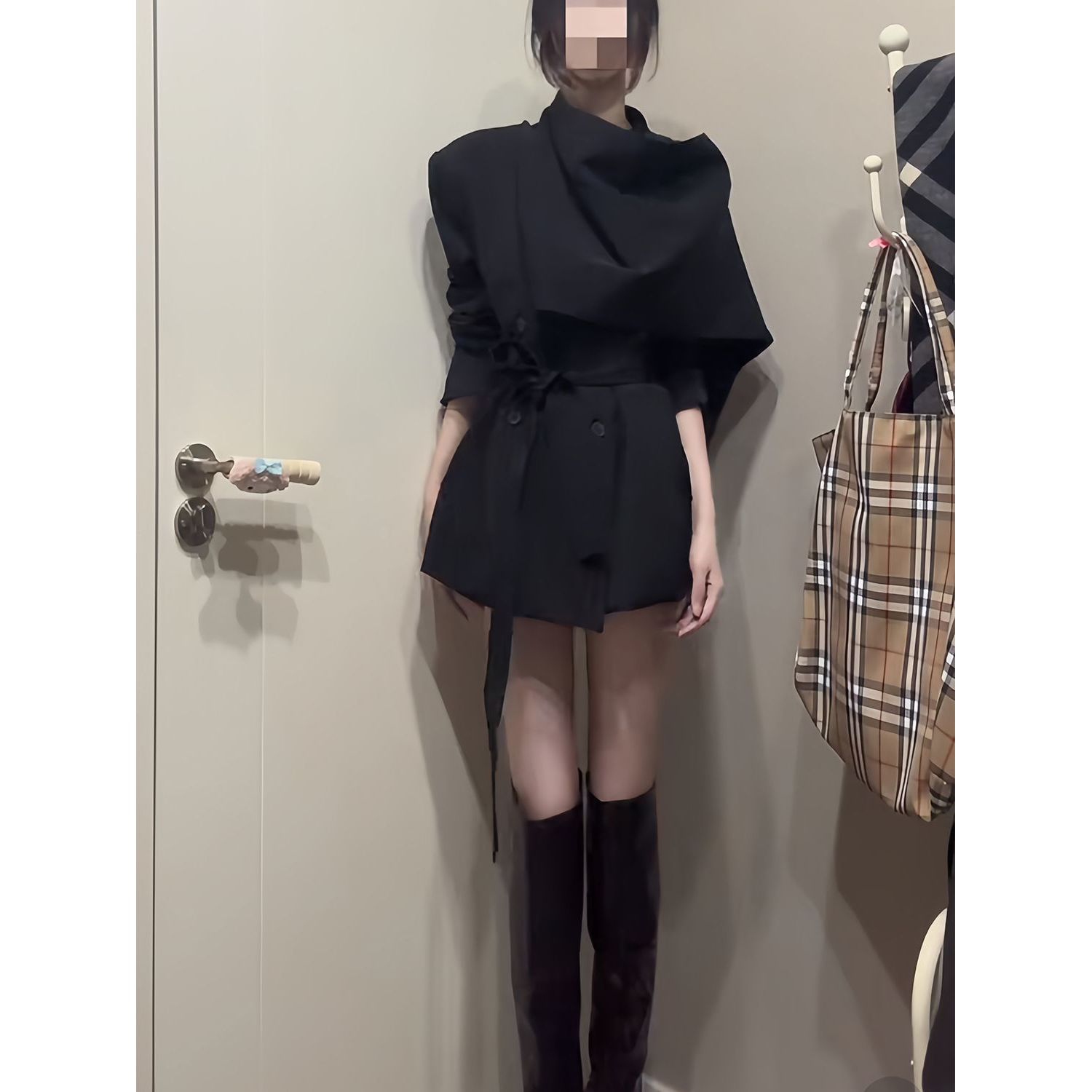 短款黑武士 黑色廓形围巾短款风衣女秋冬设计感修身显瘦披肩外套