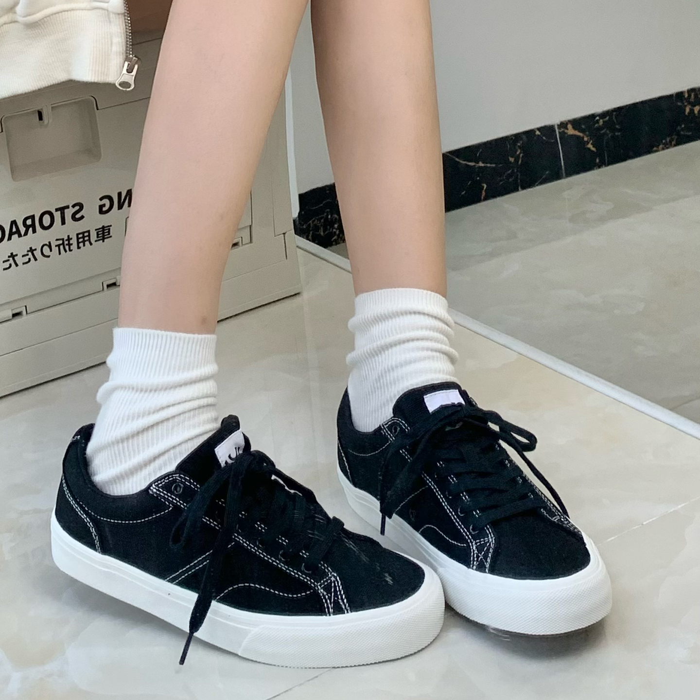 朋蛇黑色帆布翻毛皮休闲潮滑板鞋