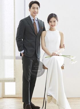 新娘修身白色缎面鱼尾轻婚纱