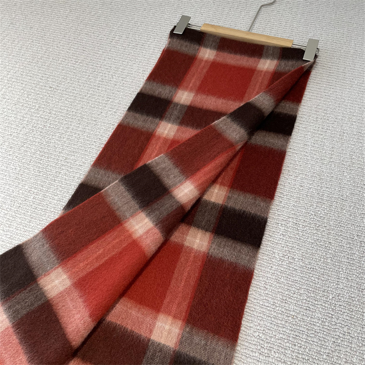 福利来！人手一条！！~嫡y料！~~纯羊绒双面水波纹色织提花围巾