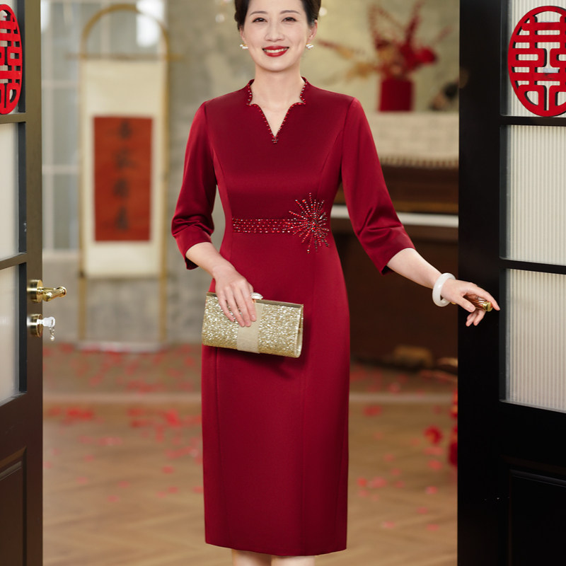 结婚宴妈妈礼服高端大气婚礼缎面连衣裙显瘦9月喜婆婆红裙子夏季