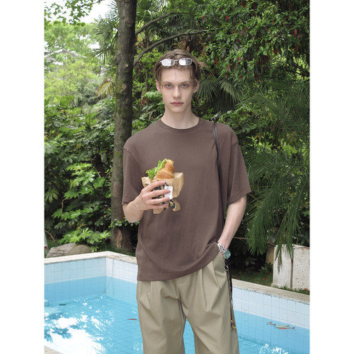 “今天清爽一点 淡人感 ”后背虾线短袖打底 | Kernhafen柯恩哈芬