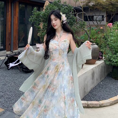 2025春季新款油画秘境复古油画感气质印新中士花绣花挂脖吊带裙女