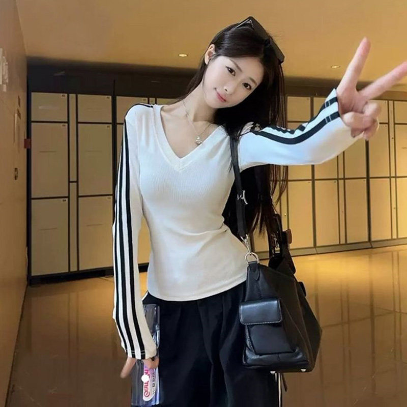 美式复古V领条纹长袖t恤女2026早秋新款韩系修身内搭打底紧身上衣
