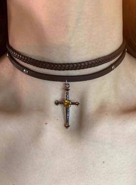 美漫辣妹 咖色编绳十字架choker颈链女秋冬锁骨链百搭美拉德项圈