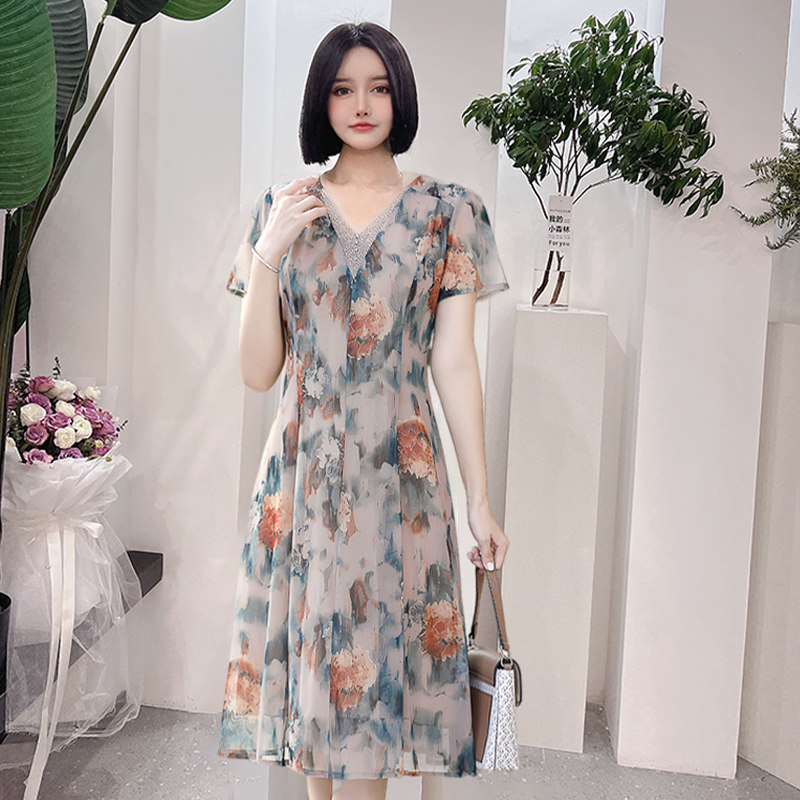 2023夏季新款显瘦妈妈装印花过膝连衣裙高贵时尚中老年女士长裙子