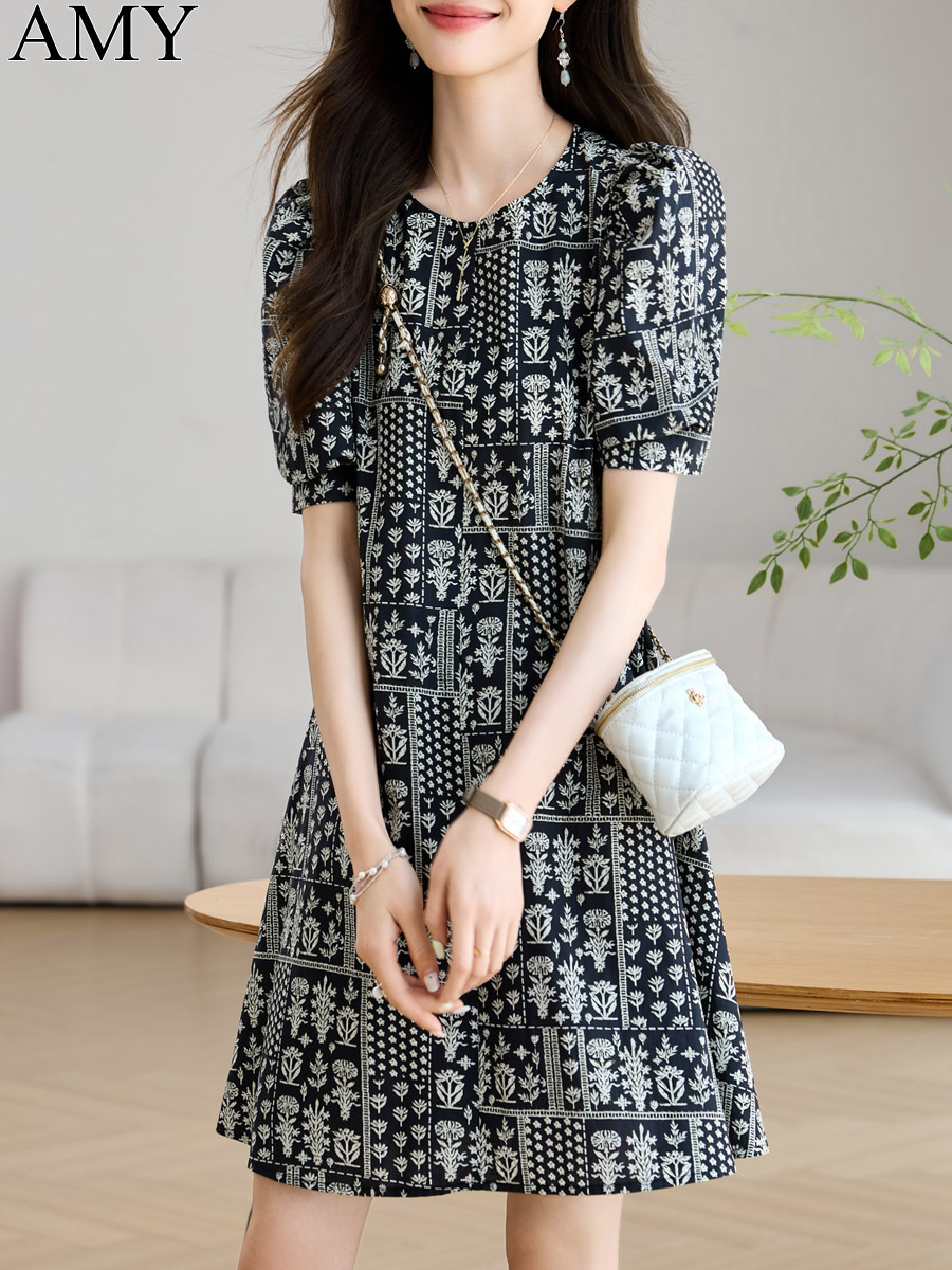 2024夏日新款泡泡袖复古小个子裙子通勤法式茶歇圆领减龄连衣裙女