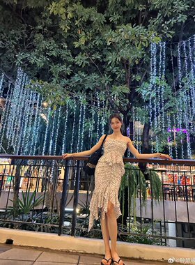 钟楚曦同款吊带裹胸裙法式复古套裙不规则鱼尾裙海边沙滩裙包臀裙