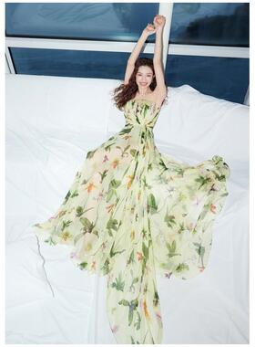 钟楚曦同款无袖一字领大裙摆清新花卉印花女神范度假中长款连衣裙