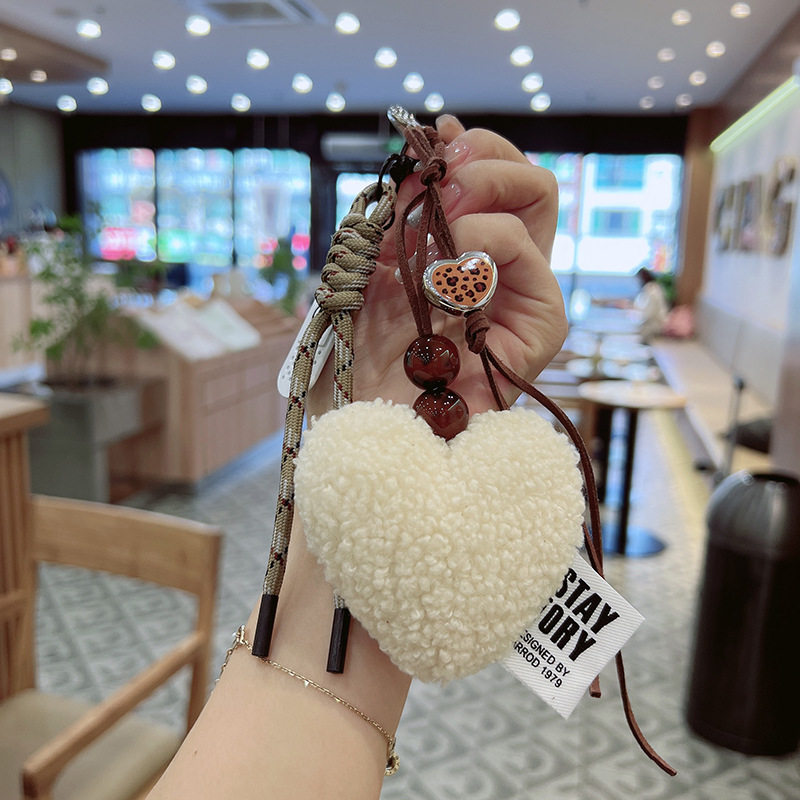 新款毛绒爱心手编绳包包挂件豹纹