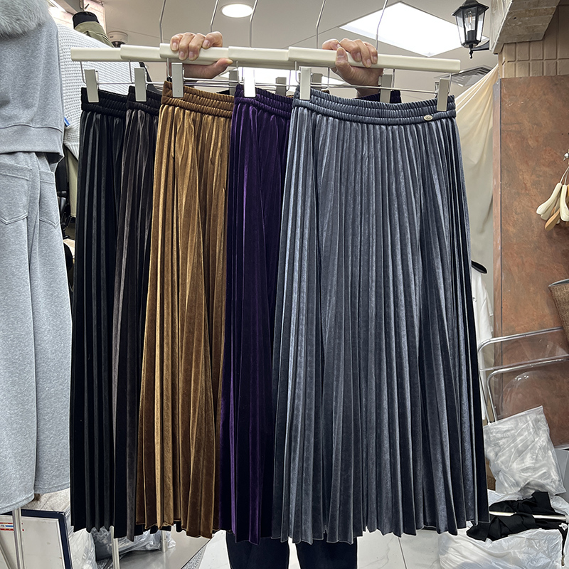 高级感复古亮面丝绒百褶半身裙秋冬款优雅垂感显瘦风琴褶大摆长裙