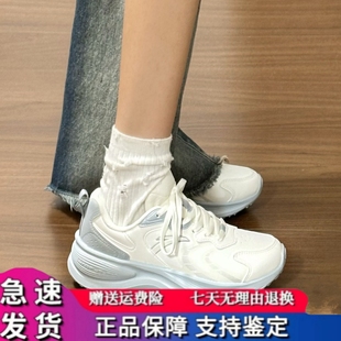 安踏飞驰跑步鞋女2024冬季新款革面轻便耐磨防水通勤运动休闲鞋女