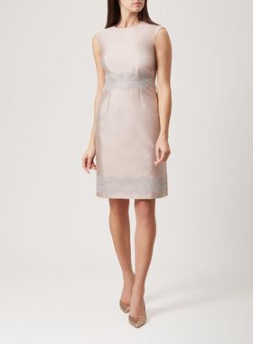 HOBBS圆领腰部扇形蕾丝牡蛎色连衣裙和外套系列