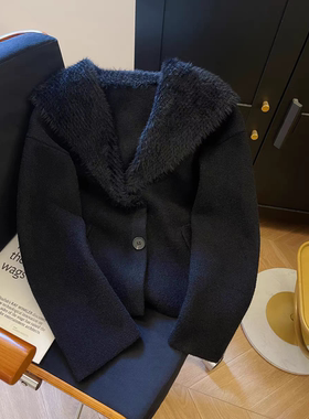 黑色毛领拼接毛呢外套