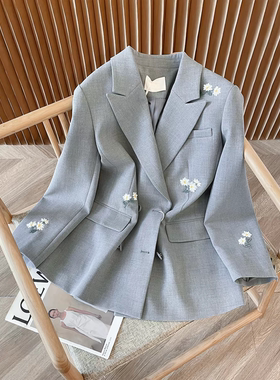 灰色轻熟休闲老钱风绣花西装外套