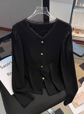 黑色蕾丝拼接上衣