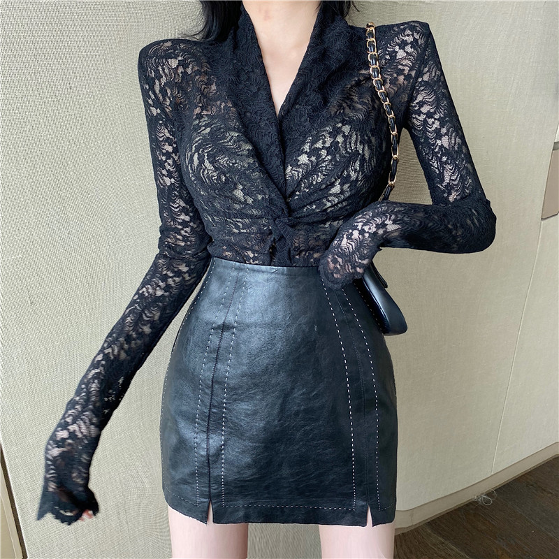 心机纽结V领蕾丝打底衫2024春秋季新款韩版薄款修身显瘦镂空上衣